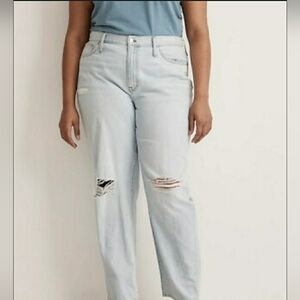 Madewell Jeans. The Slouchy Boy Jean. Size 31. Distressed. Light Blue Jeans